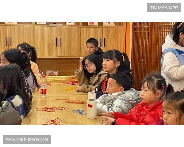 姆巴佩游黄鹤楼体验中华文化亲手学编中国结展现多元魅力 姆巴佩游黄鹤楼体验中华文化亲手学编中国结展现多元魅力